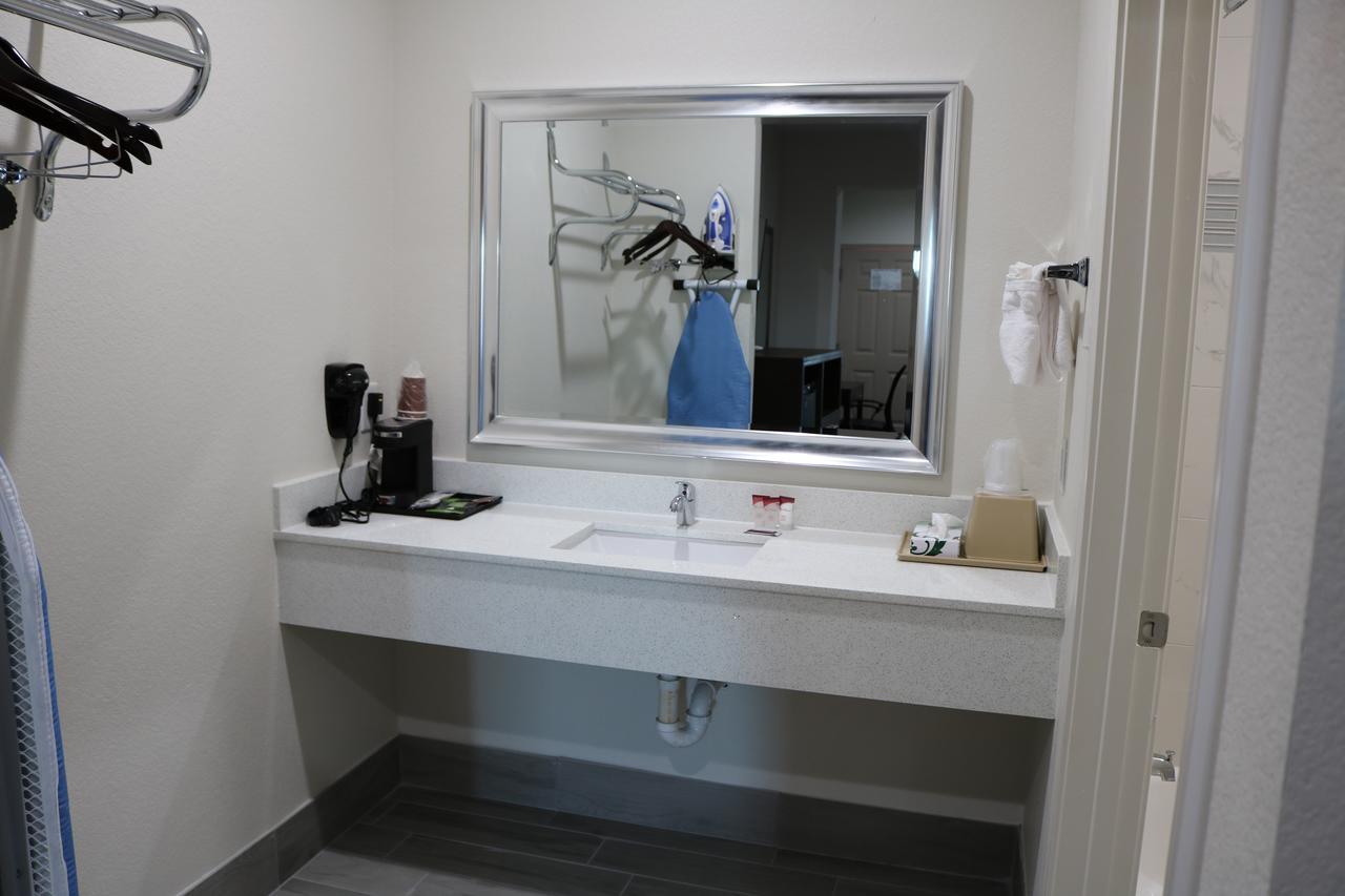 Scottish Inn & Suites - Iah Airport Humble Εξωτερικό φωτογραφία